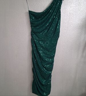 Love x Design Green One Shoulder Sequin Formal Dress   Size L